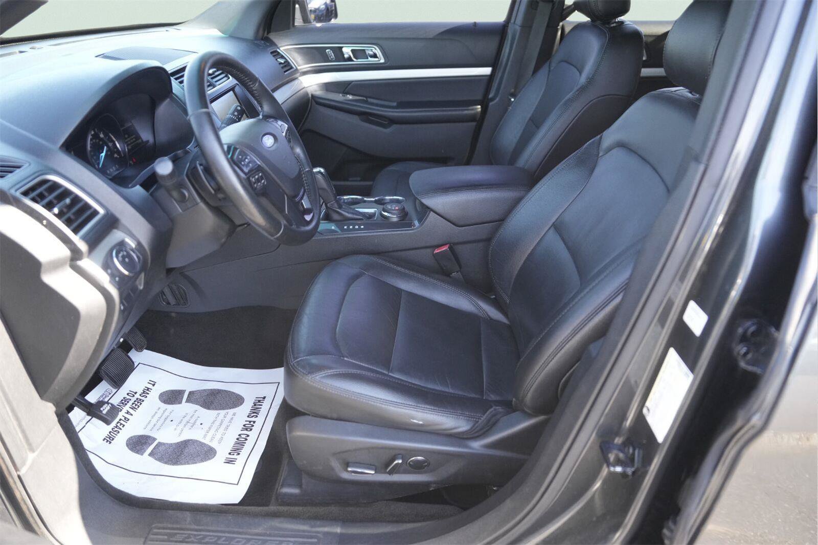 Used 2016 Ford Explorer XLT w/ Equipment Group 202A AWD/4WD image 9