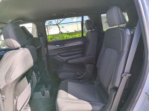 New 2025 Jeep Grand Cherokee L Laredo image 14