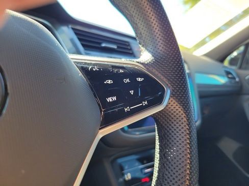 Used 2023 Volkswagen Tiguan SE R-Line image 25