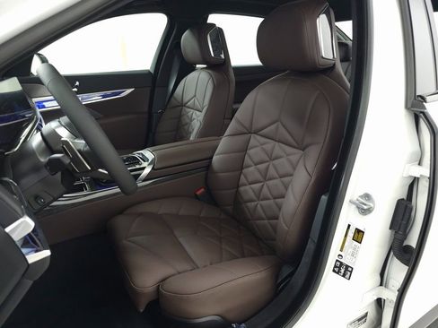 New 2025 BMW 740i xDrive image 12