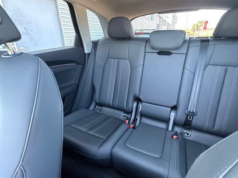 Used 2025 Audi Q5 Premium w/ Convenience Package AWD/4WD image 13