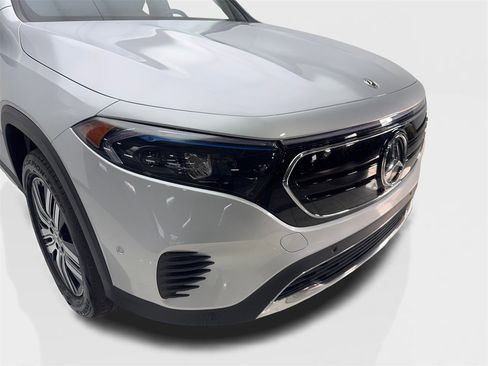 Used 2023 Mercedes-Benz EQB 300 4MATIC w/ Pinnacle Package image 17