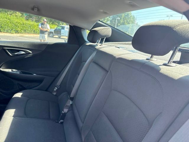 Used 2025 Chevrolet Malibu LT FWD image 13