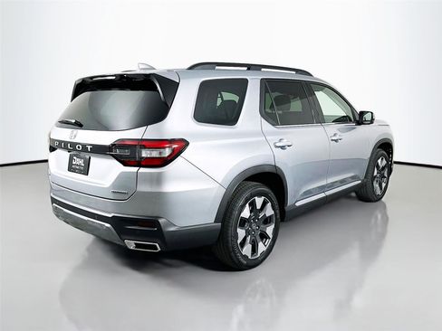 New 2026 Honda Pilot Touring image 13