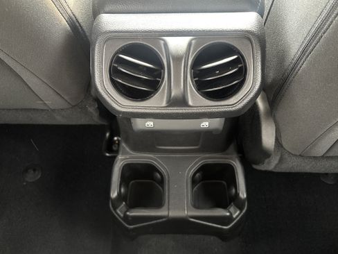 Used 2018 Jeep Wrangler Unlimited Sport S AWD/4WD image 13