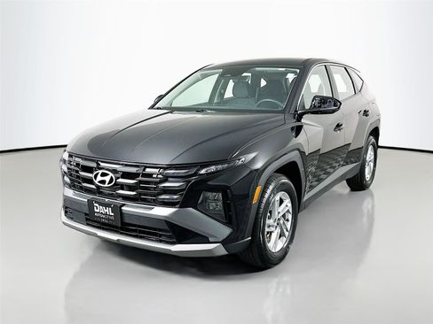 Used 2025 Hyundai Tucson SE AWD/4WD image 4