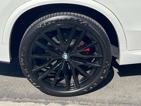 Used 2022 BMW X5 xDrive40i w/ M Sport Package AWD/4WD image 32