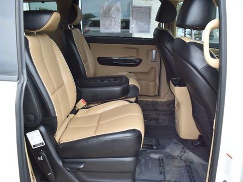 Used 2017 Kia Sedona EX FWD image 43