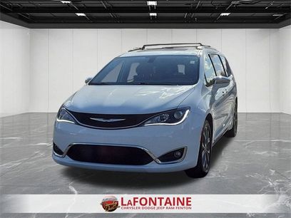 Used 2019 Chrysler Pacifica Limited w/ Tire & Wheel Group