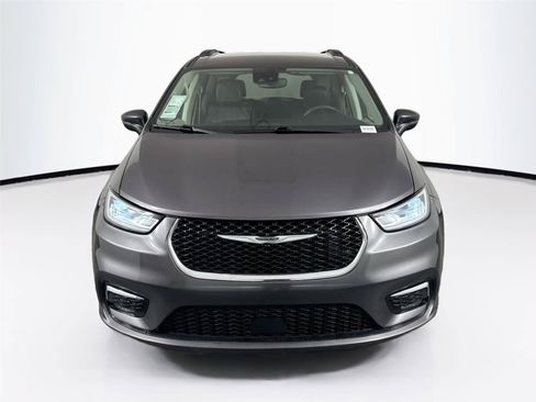 Used 2022 Chrysler Pacifica Touring-L FWD image 7