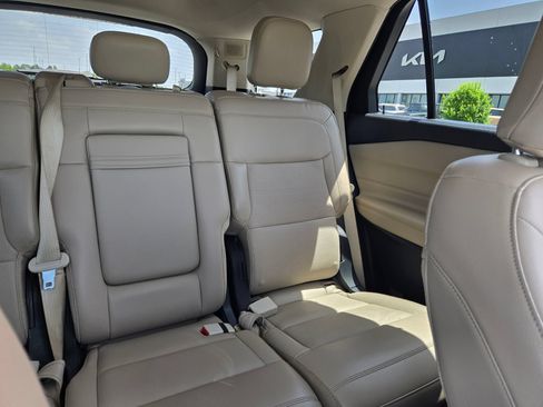 Used 2023 Ford Explorer Limited AWD/4WD image 14