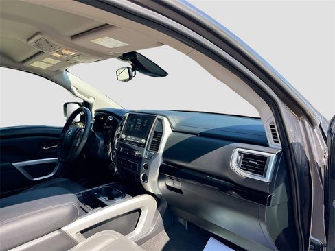 Used 2021 Nissan Titan SV w/ SV Convenience Package image 27