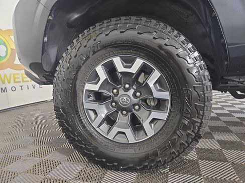 Used 2020 Toyota Tacoma SR AWD/4WD image 31