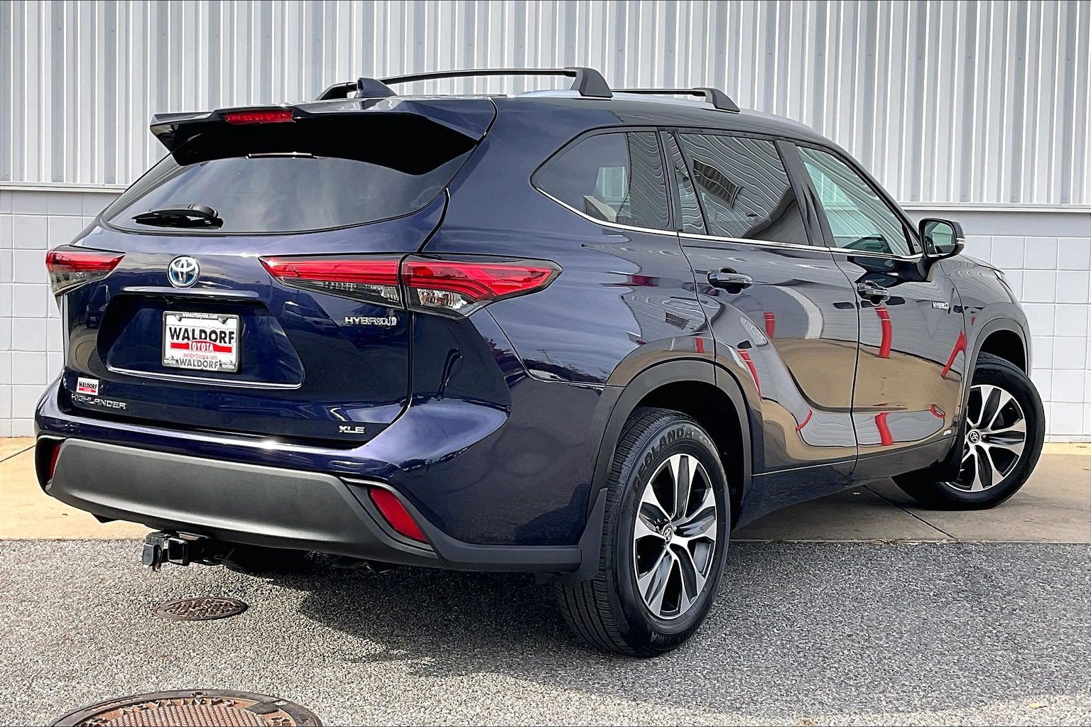 Used 2021 Toyota Highlander XLE AWD/4WD image 17