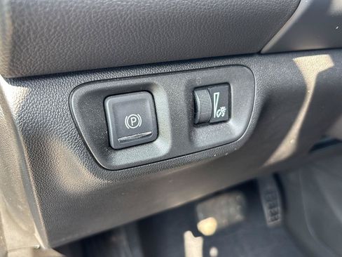 Used 2023 GMC Acadia SLT w/ LPO, Floor Liner Package AWD/4WD image 26