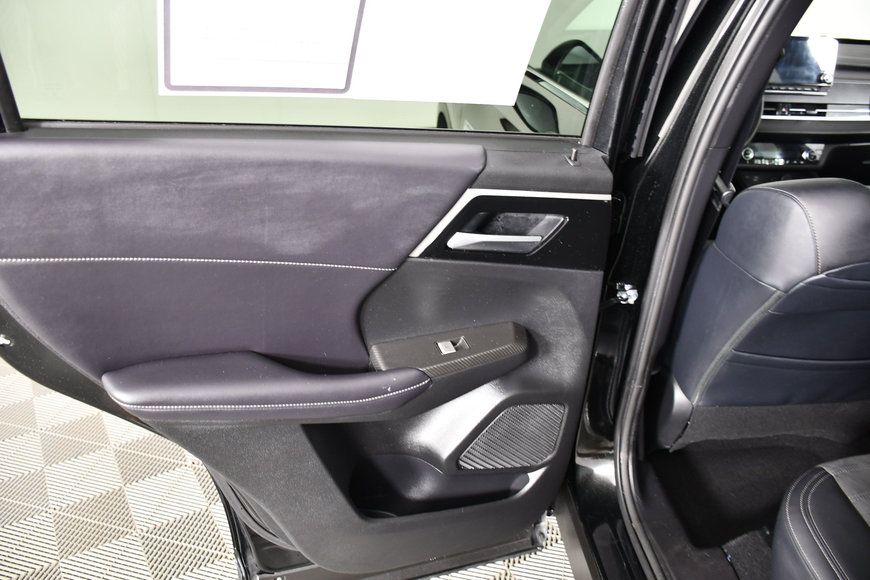 Used 2025 Mitsubishi Outlander SE AWD/4WD image 46