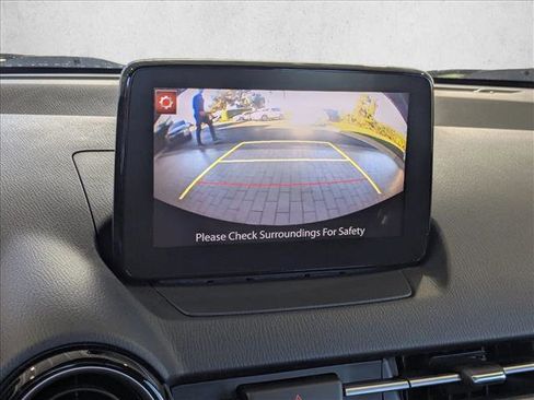 Used 2020 Toyota Yaris LE image 12