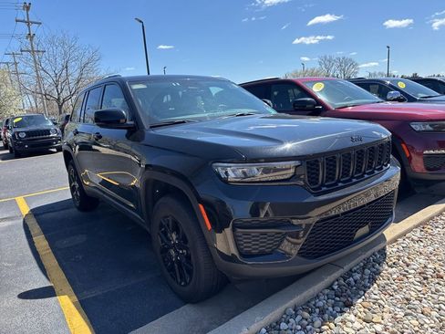 Certified 2025 Jeep Grand Cherokee Altitude AWD/4WD image 6