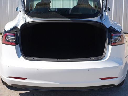Used 2018 Tesla Model 3 Long Range image 9