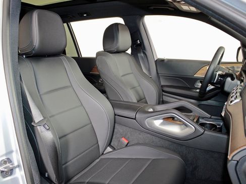 Used 2025 Mercedes-Benz GLS 450 GLS 450 image 33