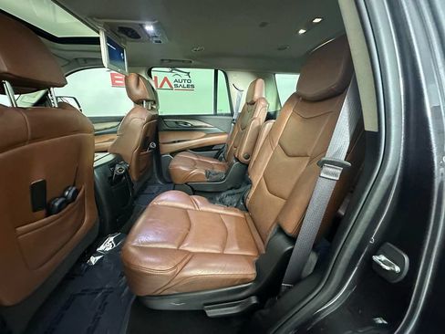 Used 2017 Cadillac Escalade Luxury AWD/4WD image 22