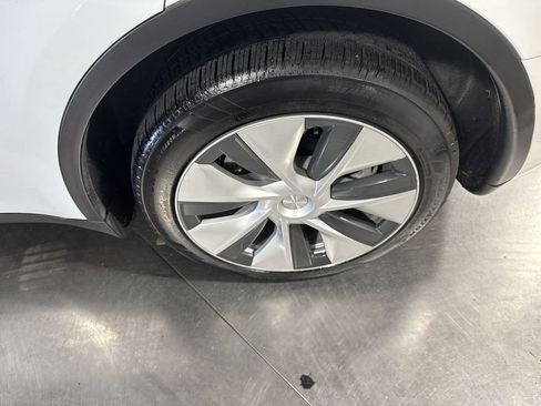 Used 2023 Tesla Model Y Long Range image 12