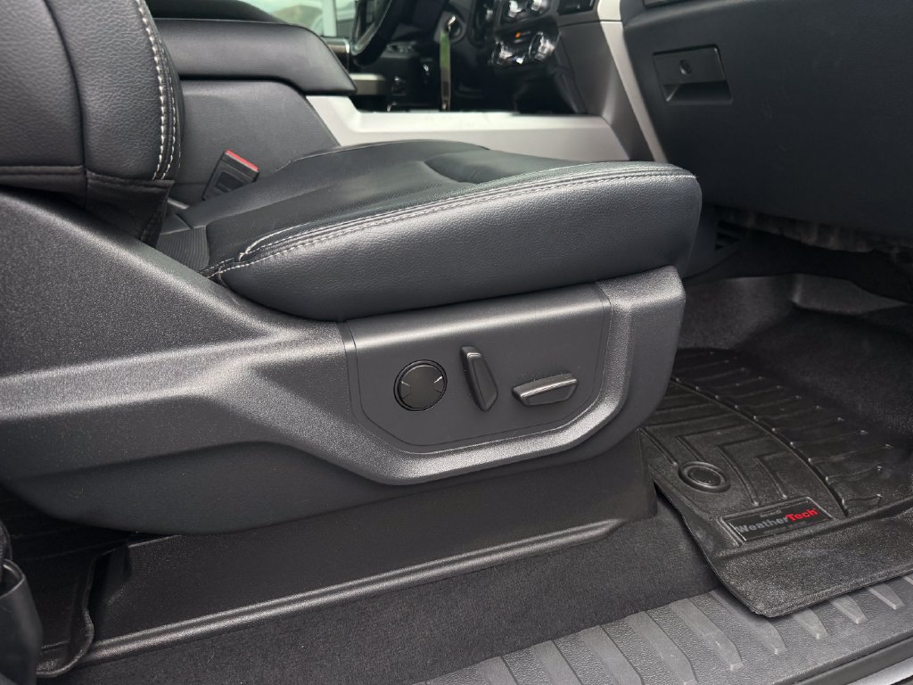 Used 2022 Ford F250 Lariat w/ Black Appearance Package AWD/4WD image 46