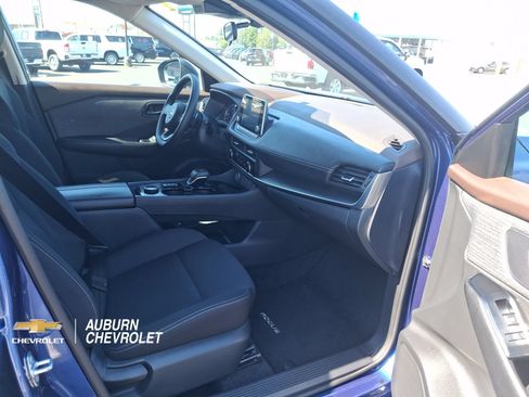 Used 2023 Nissan Rogue S AWD/4WD image 19