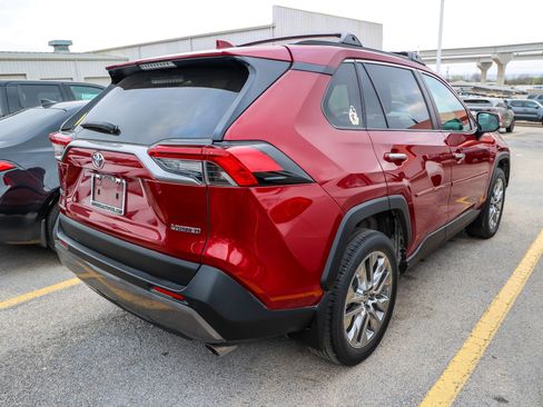 Used 2019 Toyota RAV4 Limited image 17