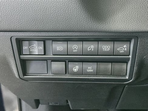 Used 2024 Toyota Tundra Limited AWD/4WD image 17