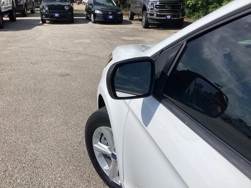 Used 2021 Ford Edge SE image 19