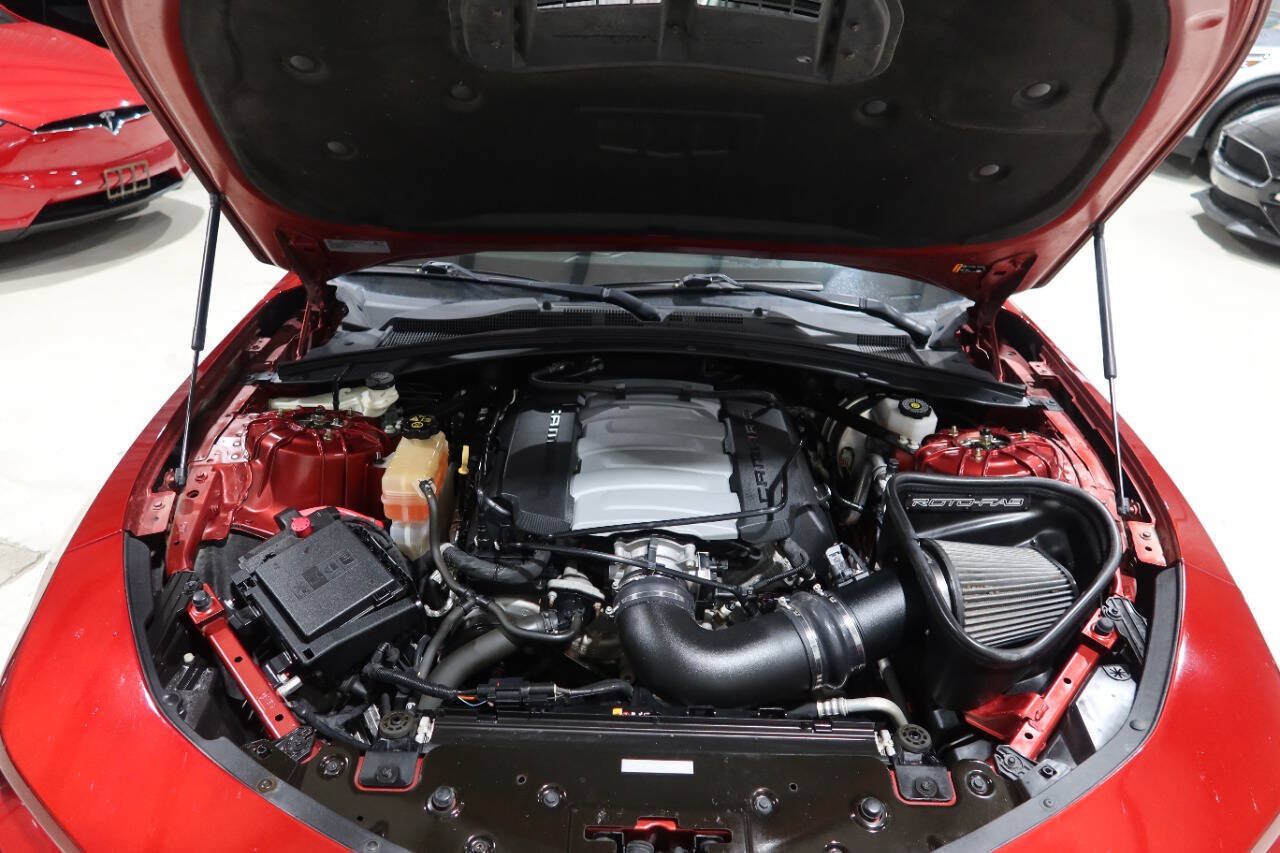 Used 2021 Chevrolet Camaro SS RWD image 9