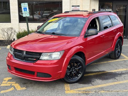 Used 2020 Dodge Journey SE w/ Blacktop Package FWD image 4