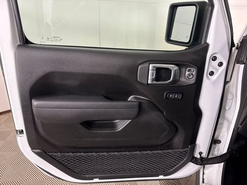 Used 2025 Jeep Gladiator Sport AWD/4WD image 16