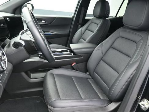 Used 2025 Chevrolet Equinox LT w/ Convenience Package II FWD image 24
