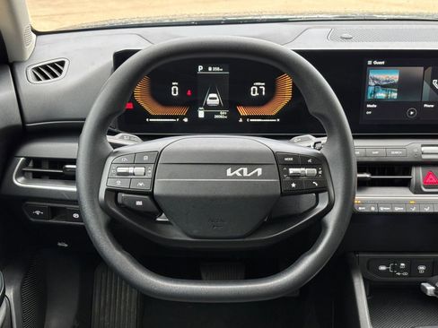 Used 2025 Kia K4 LXS image 29
