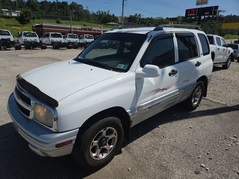 Used 2001 Chevrolet Tracker LT AWD/4WD image 1