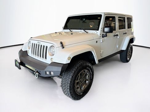 Used 2017 Jeep Wrangler Unlimited Sahara w/ Connectivity Group AWD/4WD image 3