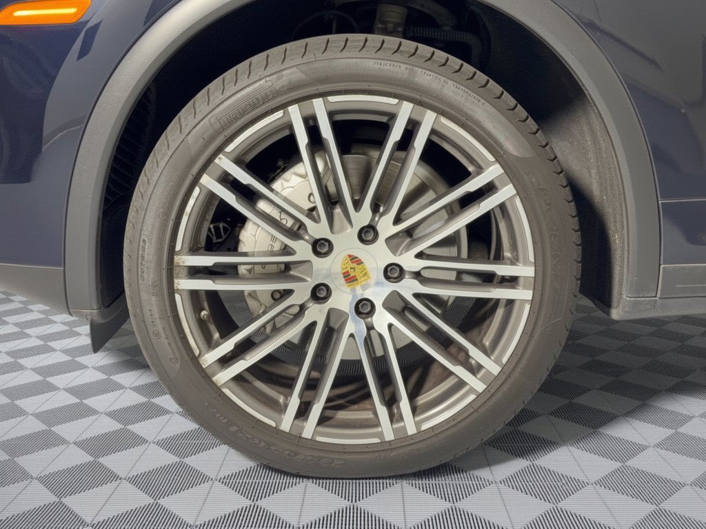 Used 2017 Porsche Cayenne S AWD/4WD image 13