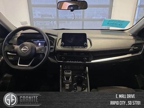 Used 2024 Nissan Rogue SV AWD/4WD image 12