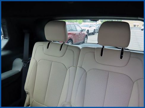 Used 2023 Jeep Grand Cherokee L Limited w/ Luxury Tech Group II AWD/4WD image 11