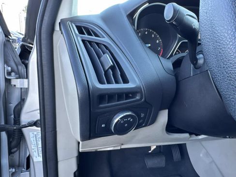 Used 2012 Ford Focus SE image 28