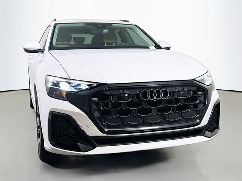 Used 2024 Audi Q8 Premium Plus w/ Premium Plus Package image 2