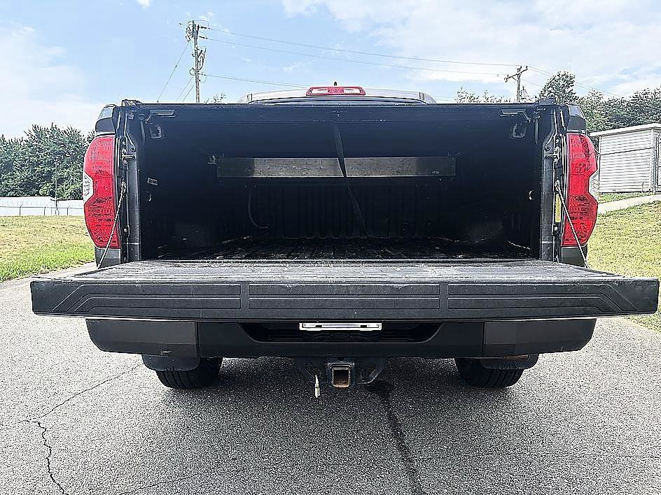 Used 2020 Toyota Tundra SR5 w/ SR5 Convenience Package AWD/4WD image 23