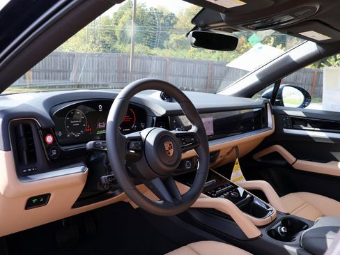 New 2026 Porsche Cayenne E-Hybrid Coupe image 4