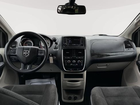 Used 2019 Dodge Grand Caravan SE FWD image 19