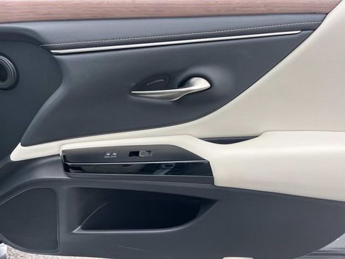 Used 2024 Lexus ES 300h w/ Technology Package image 25