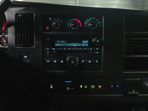 Used 2019 Chevrolet Express 3500 LS image 22