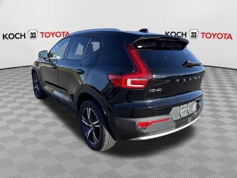 Used 2023 Volvo XC40 B5 Core image 5