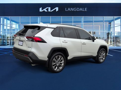 Used 2019 Toyota RAV4 Limited image 4